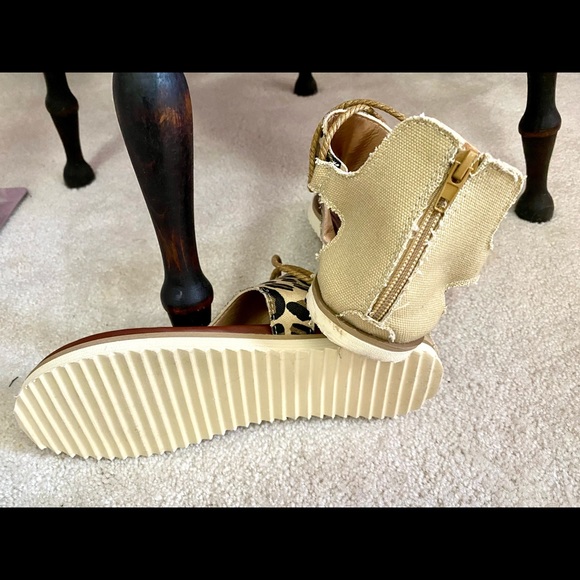 Animal print sandal, zip heel, rope detail - Picture 3 of 14